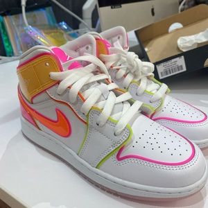 AIR JORDAN 1 MID EDGE GLOW GS